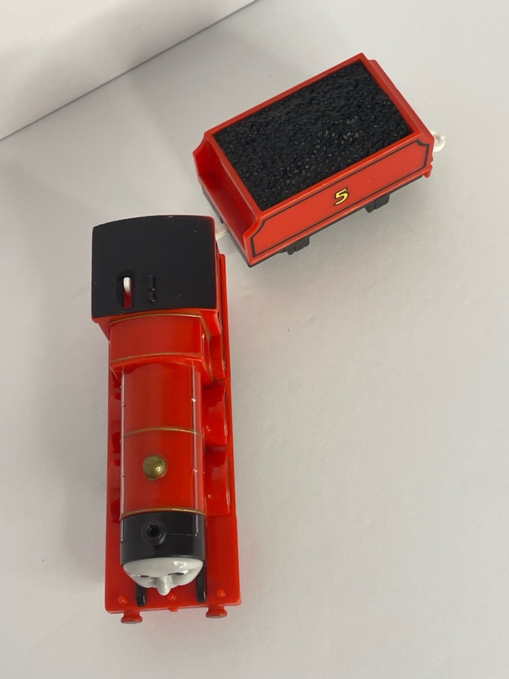 Mattel 2009 Thomas & Friends
TrackMaster Motorized James and Tender Gullane - Picture 12 of 16